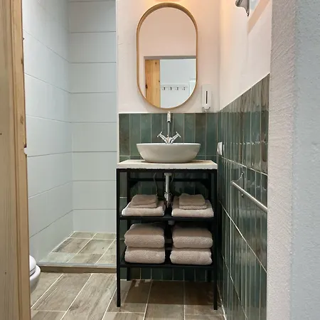 Orange Apartment *